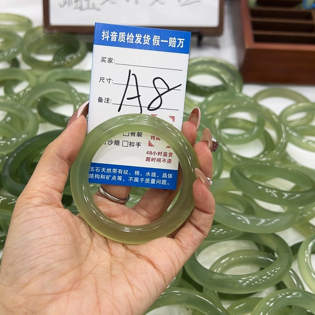 王***默蛇纹石玉未镶嵌手镯