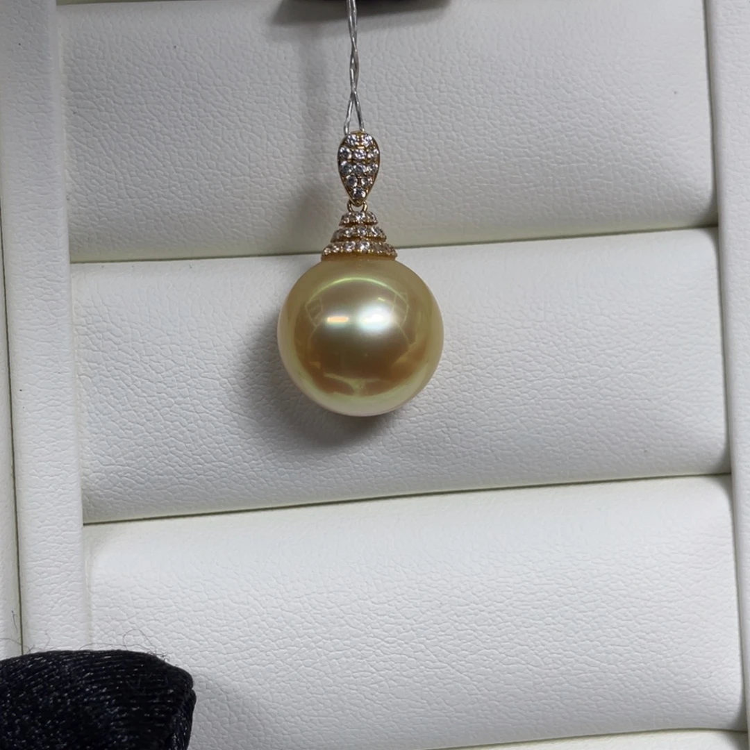 18K金镶嵌吊坠(不含链)海水珍珠13.6mm