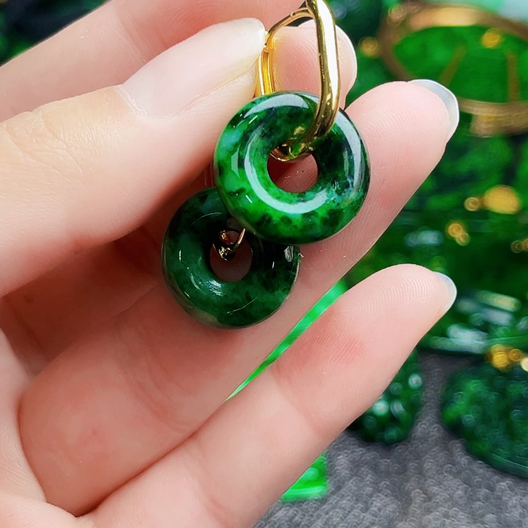 颈饰未镶嵌翡翠多样性