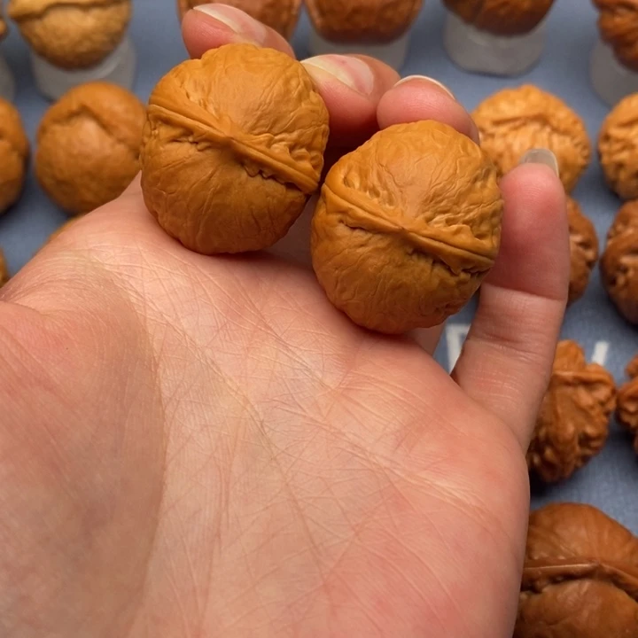 文玩核桃把件光头元宝