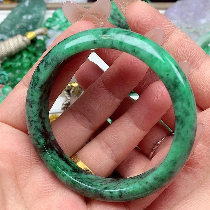 翡翠手镯未镶嵌翡翠手镯