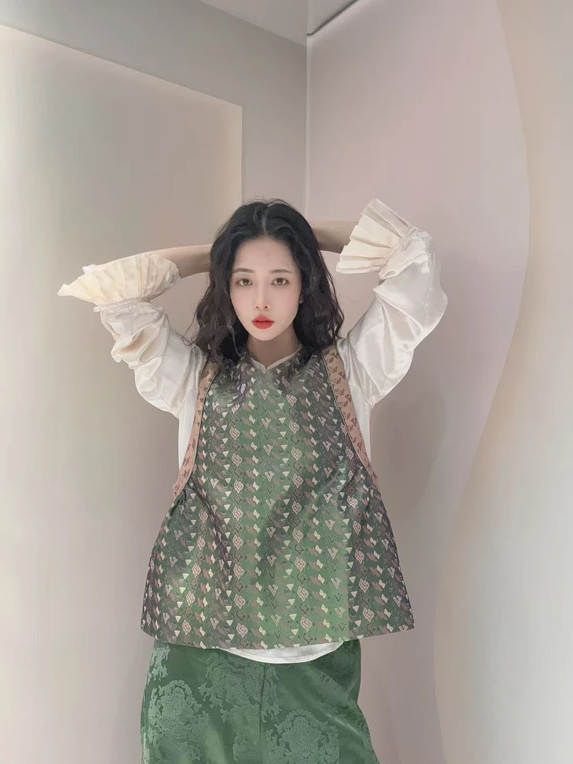 九月  春梅报喜  新款新中式显瘦国风气质蜀锦式复古马甲