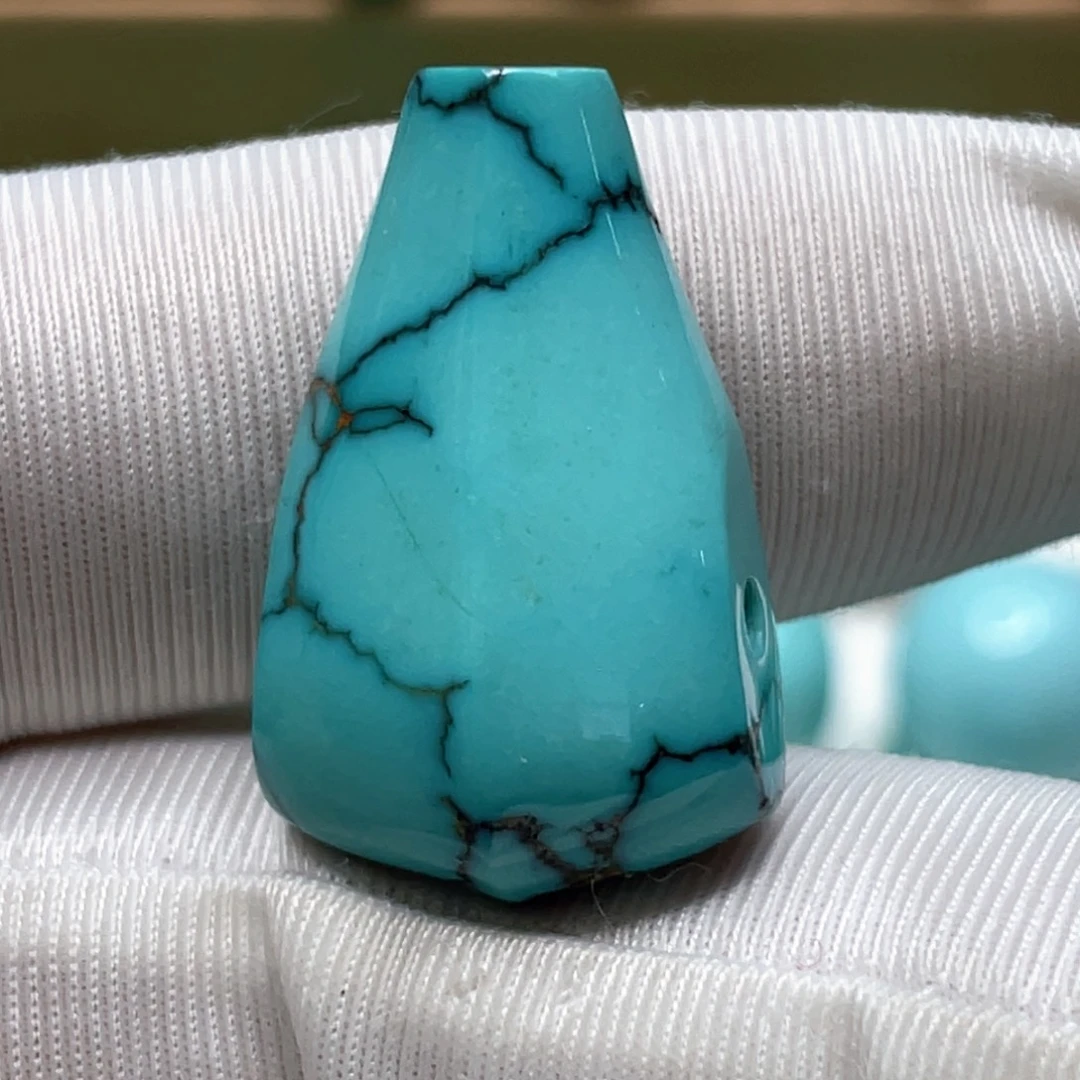 绿松石未镶嵌颈饰