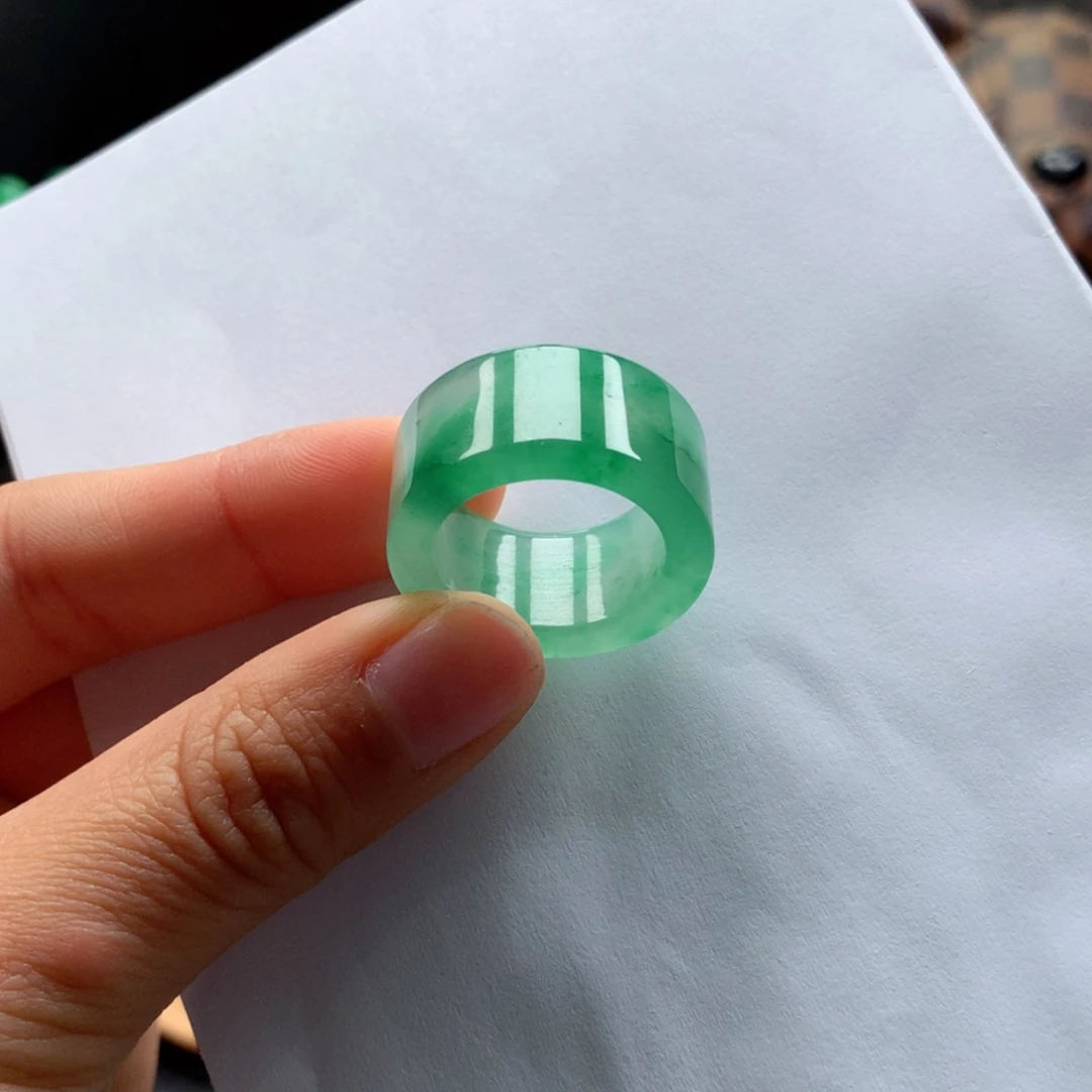 【闪购商品】未镶嵌石英质玉戒指嘀****