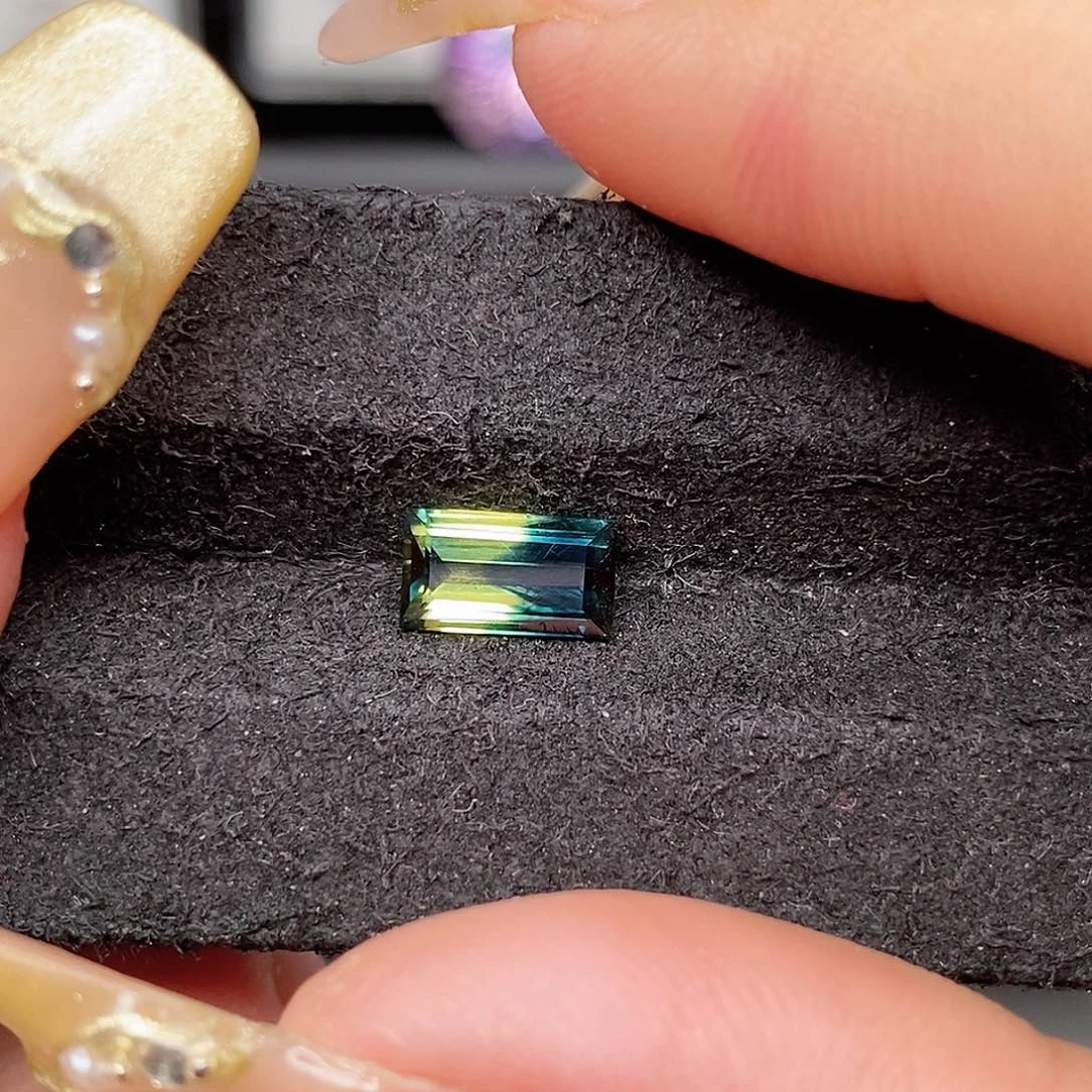 蓝宝石裸石未镶嵌1333号1.81ct蓝黄双色火彩好