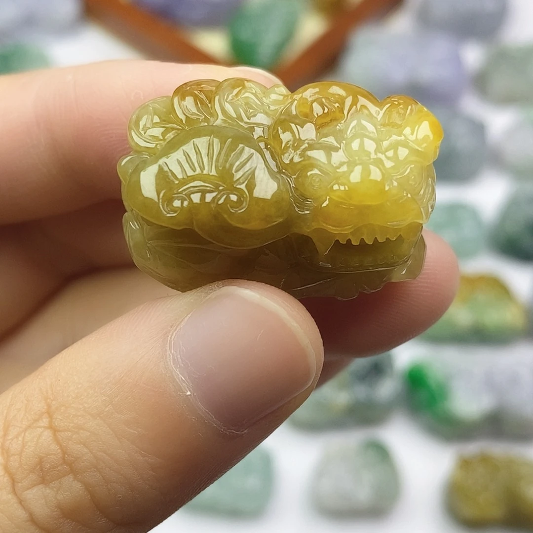 翡翠未镶嵌颈饰貔貅