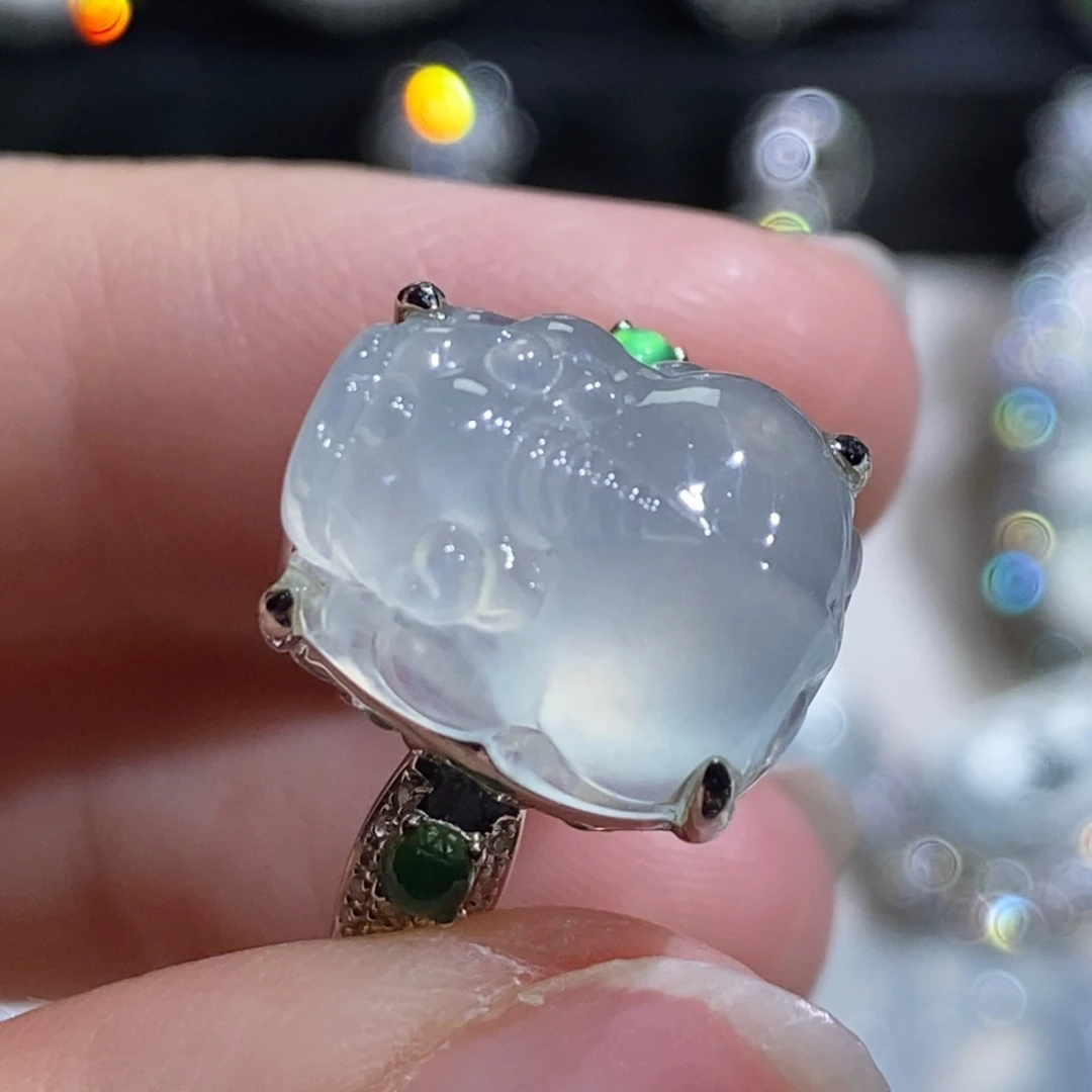 翡翠18K金镶嵌戒指貔貅