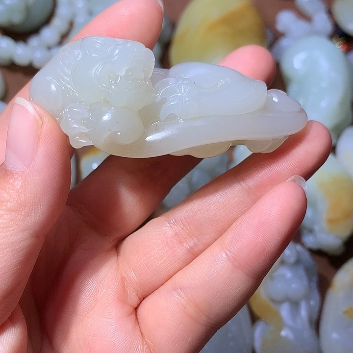 杰****和田玉未镶嵌颈饰