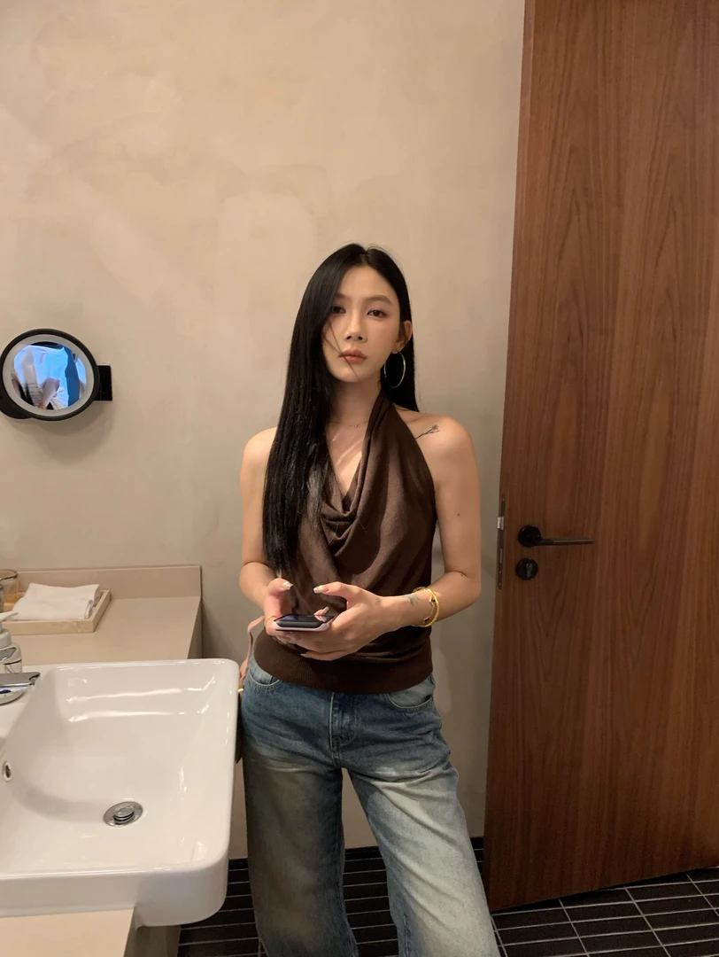 70不是七十【艺术及简】夏季轻法挂脖露背毛织背心