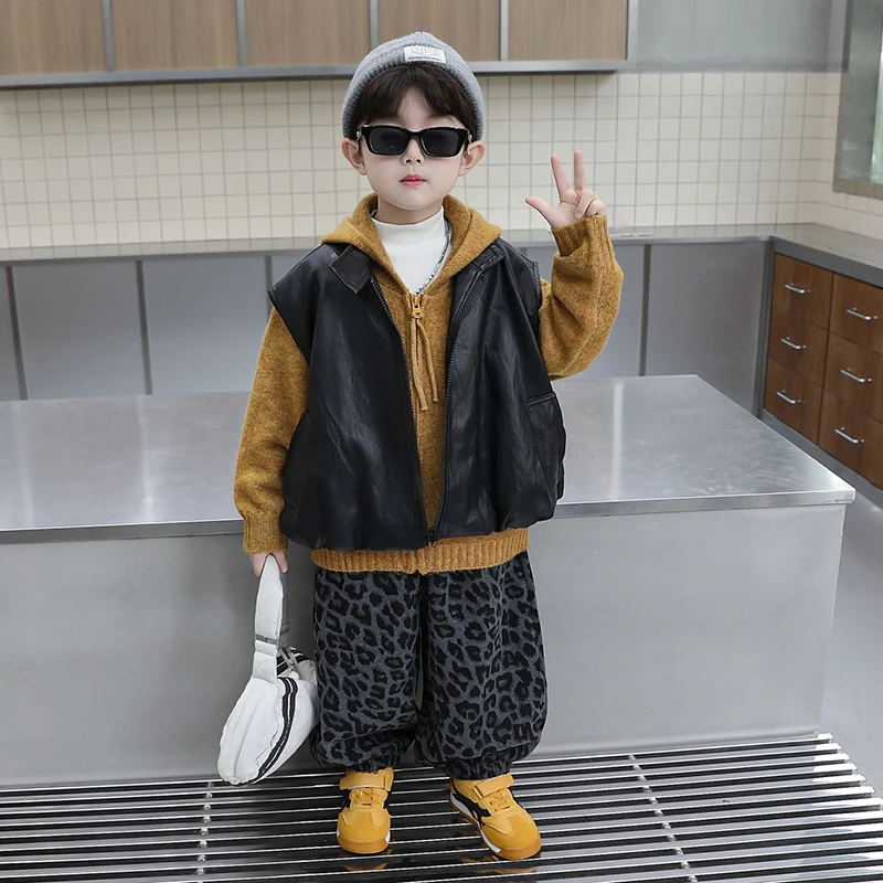 宝宝春秋童装套装男孩女童男童儿童新款洋气韩范毛衣三件儿童马甲