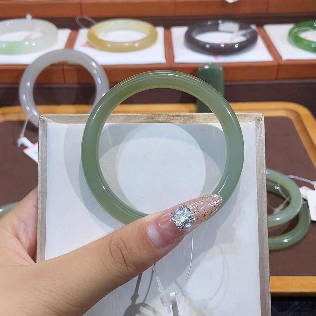 和田玉手镯未镶嵌洋***.