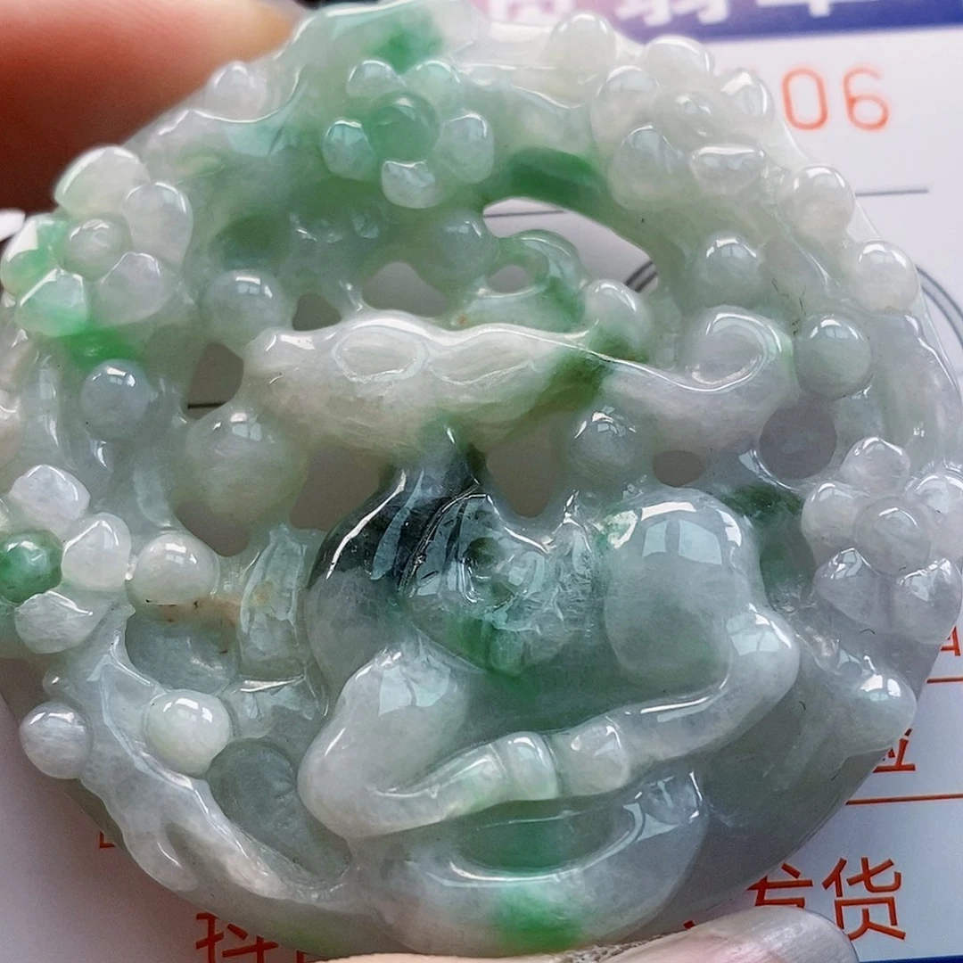 吊坠(不含链)未镶嵌翡翠