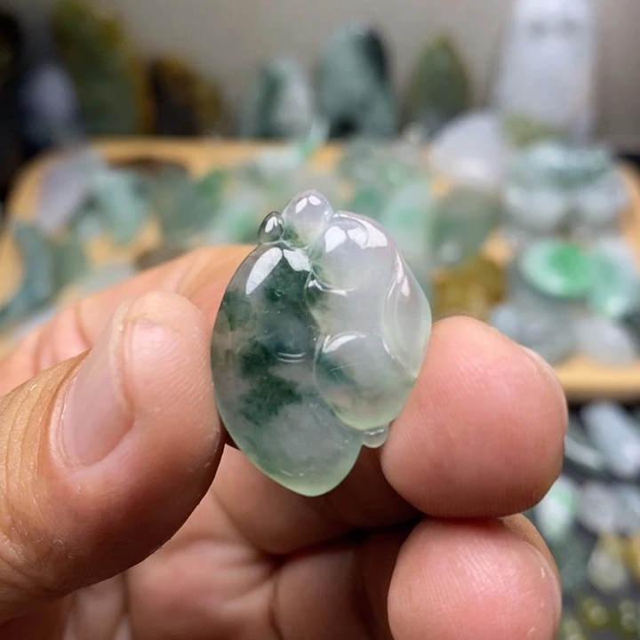 颈饰未镶嵌翡翠兔子