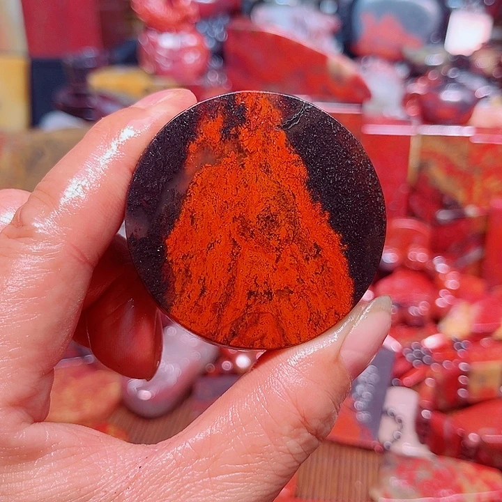 玉桂林鸡血玉手玩件