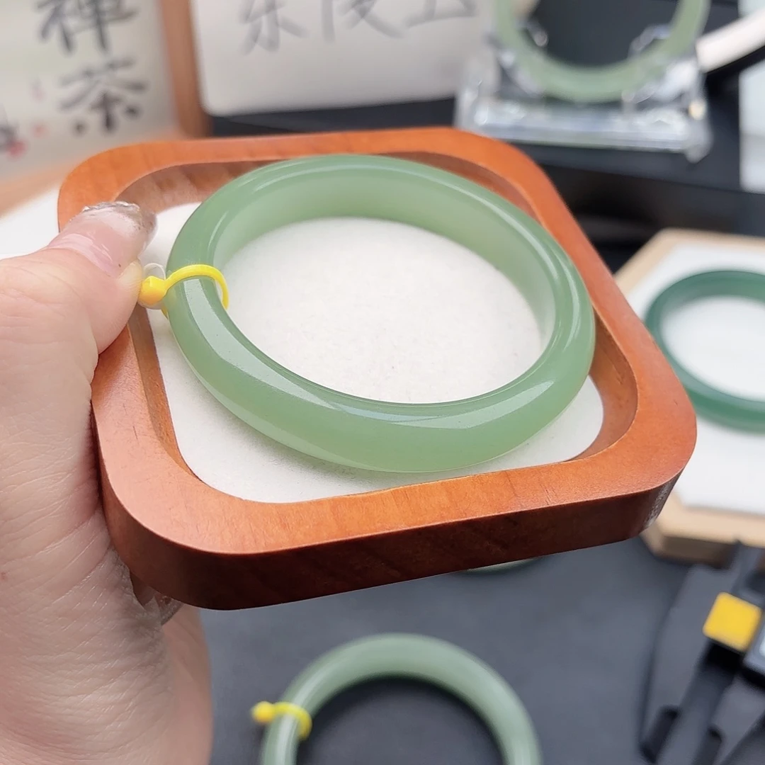 石英质玉未镶嵌手镯60