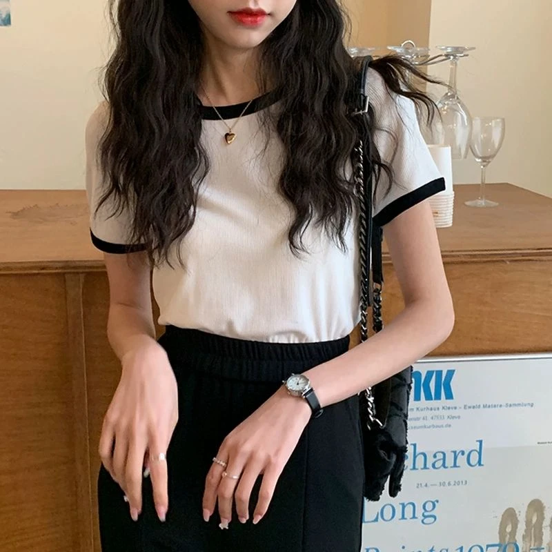 设计感撞色轻奢正肩T恤女2025夏季甜辣短款修身短袖圆领上衣女