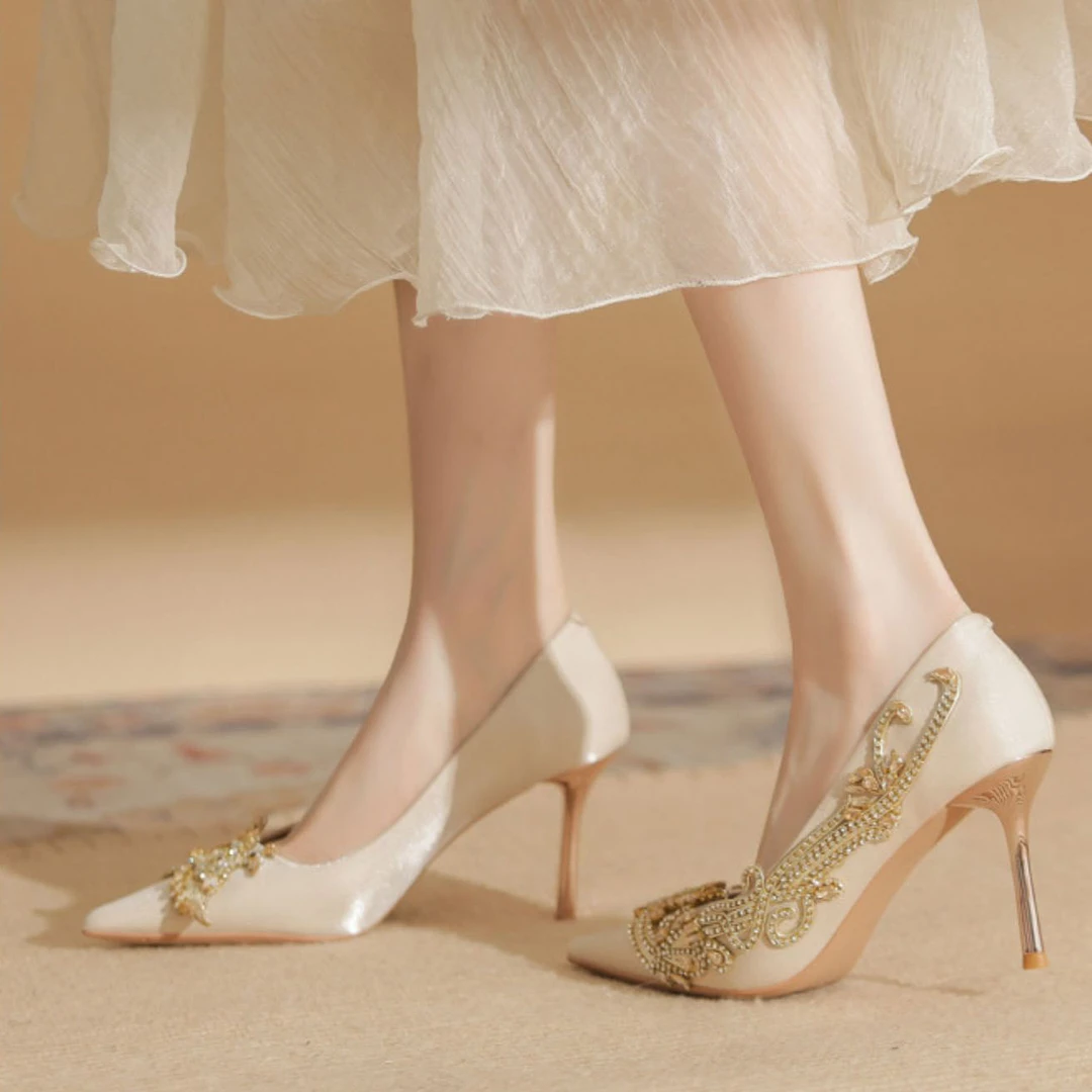 2025新款法式尖头水钻凤凰细高跟鞋女小众设计感百搭秀禾服婚单鞋