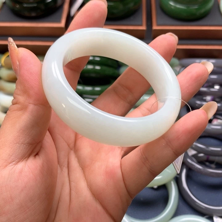 【闪购商品】未镶嵌手镯和田玉