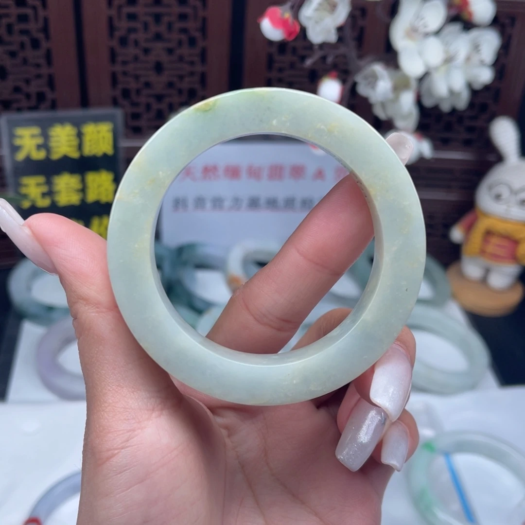 定制翡翠未镶嵌翡翠手镯