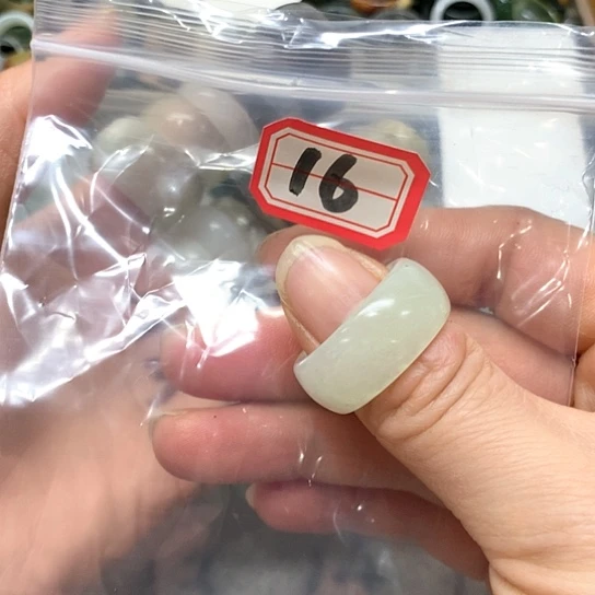 蛇纹石玉戒指未镶嵌晚*