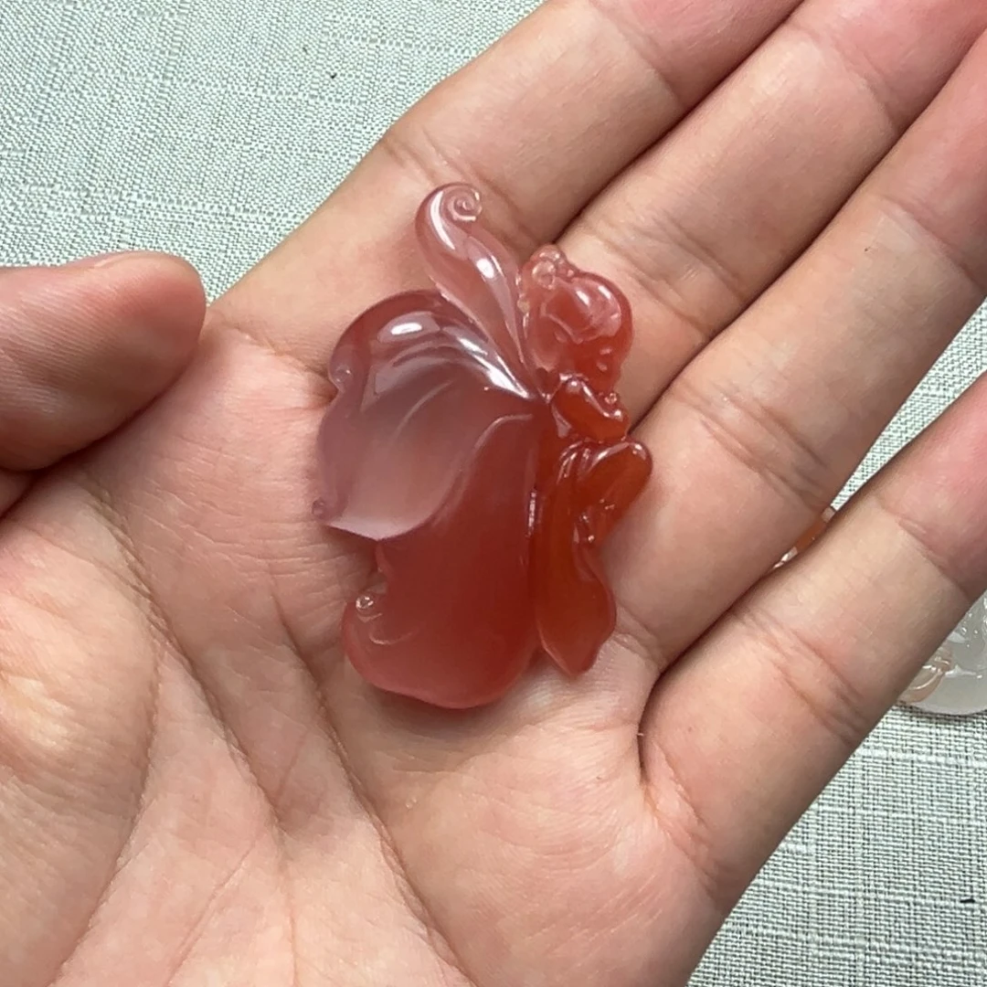 南红玛瑙雕刻件未镶嵌今****雅