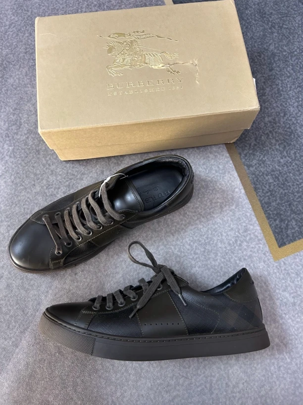 99新 BURBERRY/博柏利 深色休闲板鞋四一半码