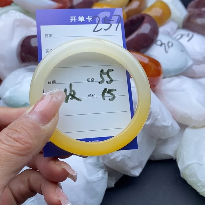 石英质玉手镯未镶嵌