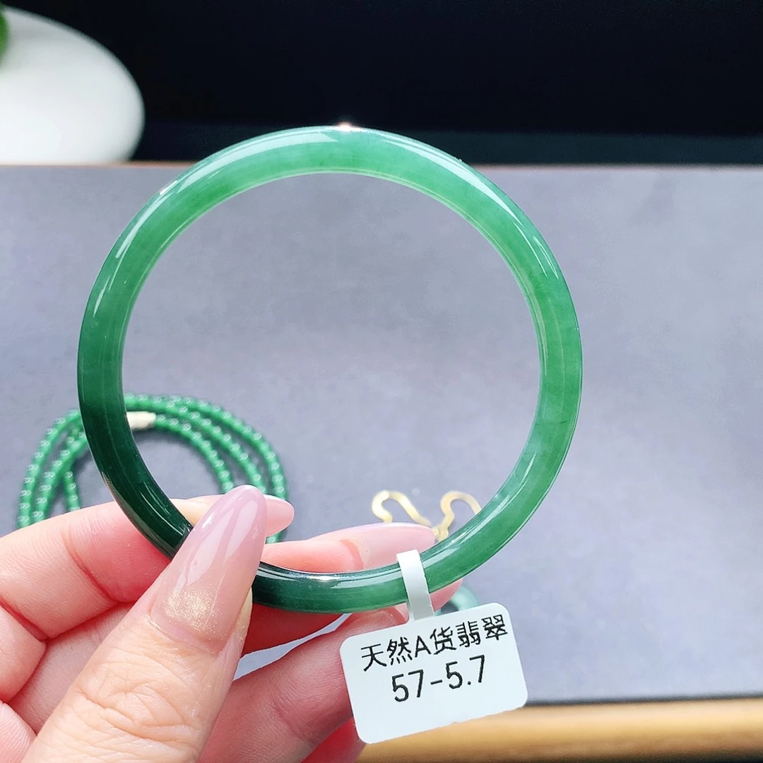 未镶嵌手镯（圆镯）翡翠