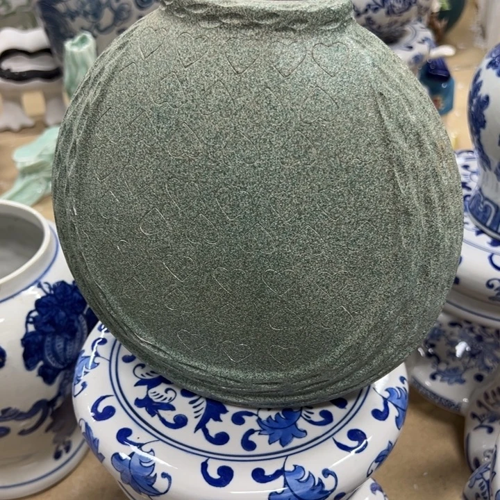 瓷片微瑕陶瓶。。。。。。。。。。。。