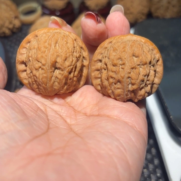 文玩核桃把件37血麒麟