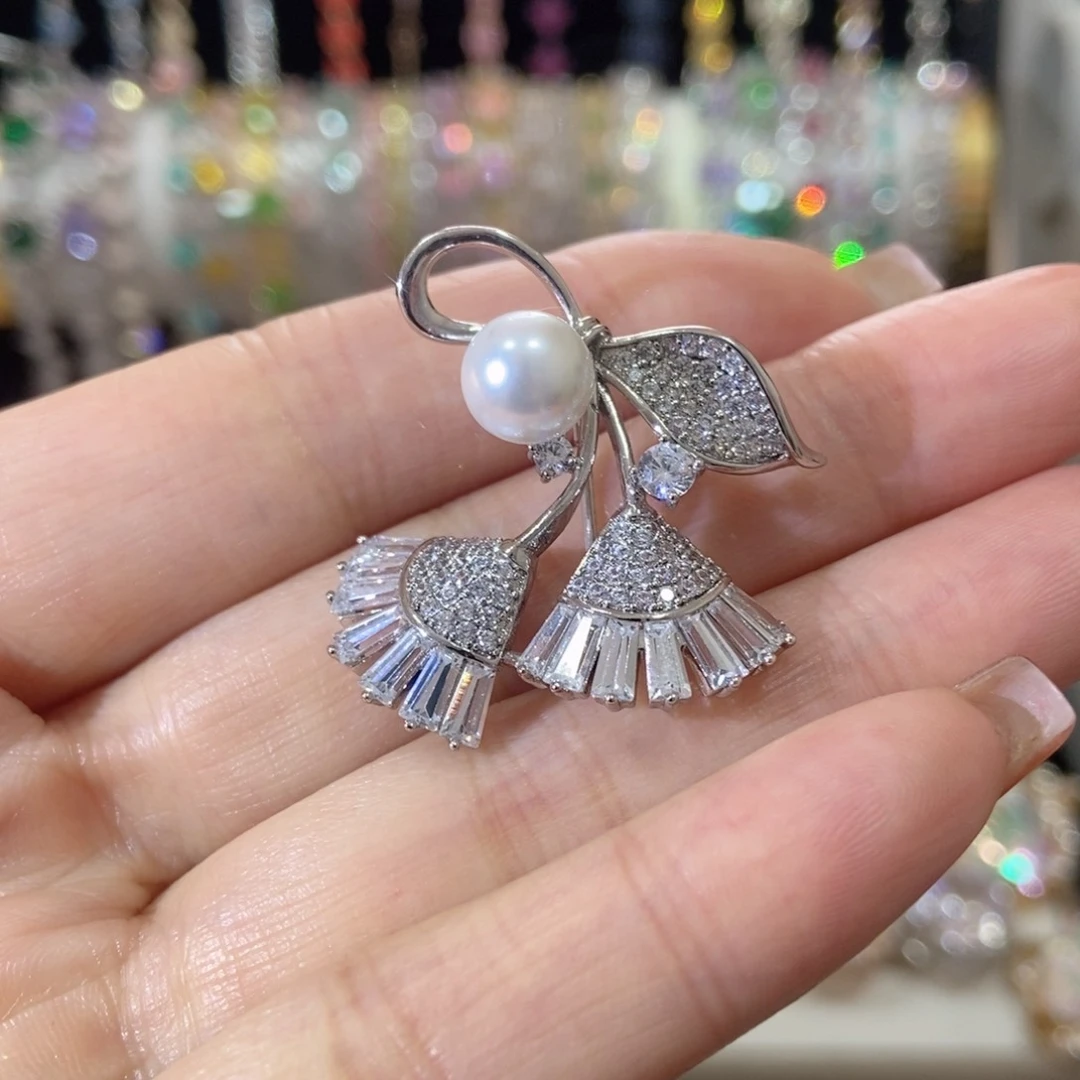 66锆石（处理）胸针