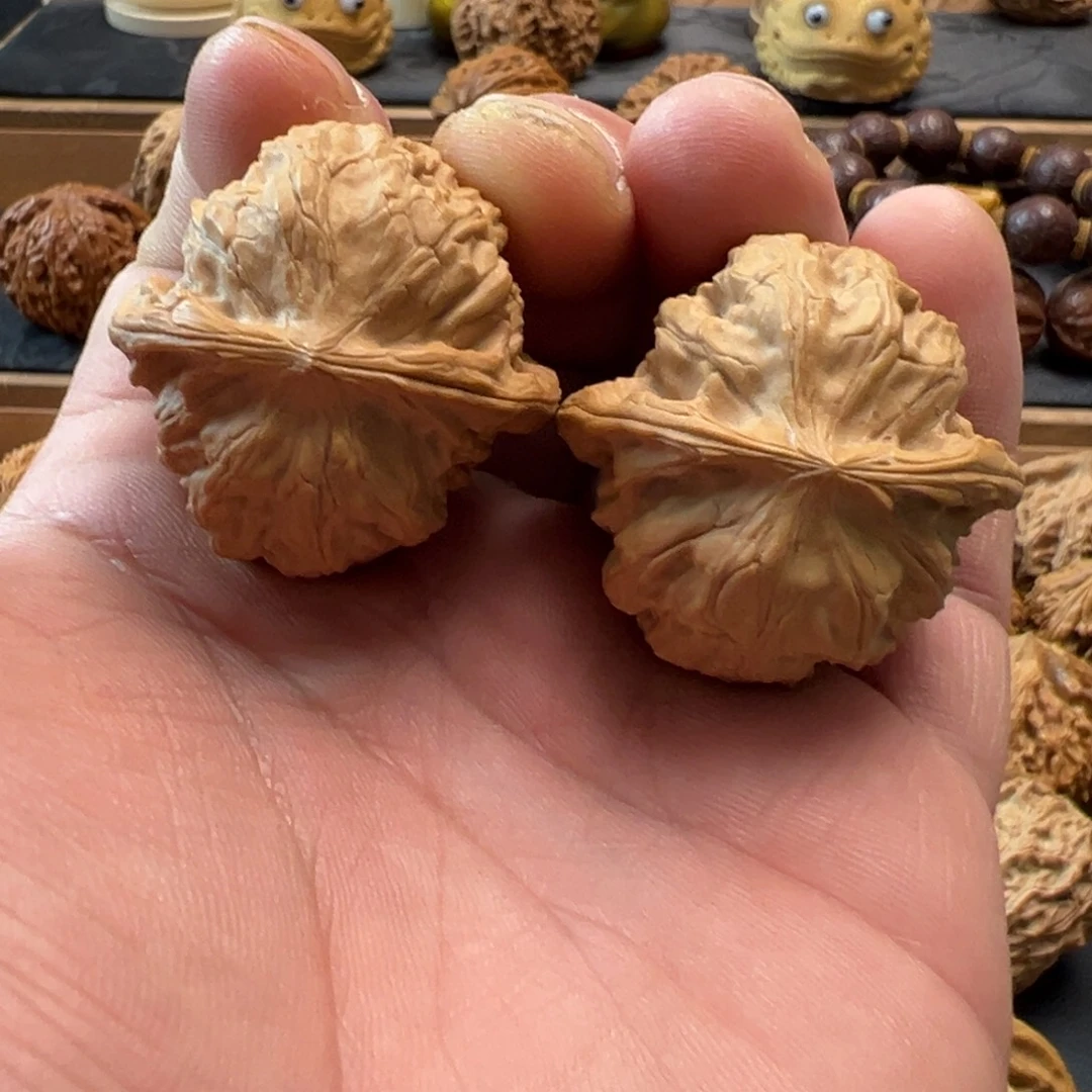 桃核把件文玩核桃，野狼