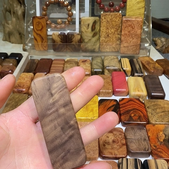 寻***鱼香榧木木质哈把玩件58888