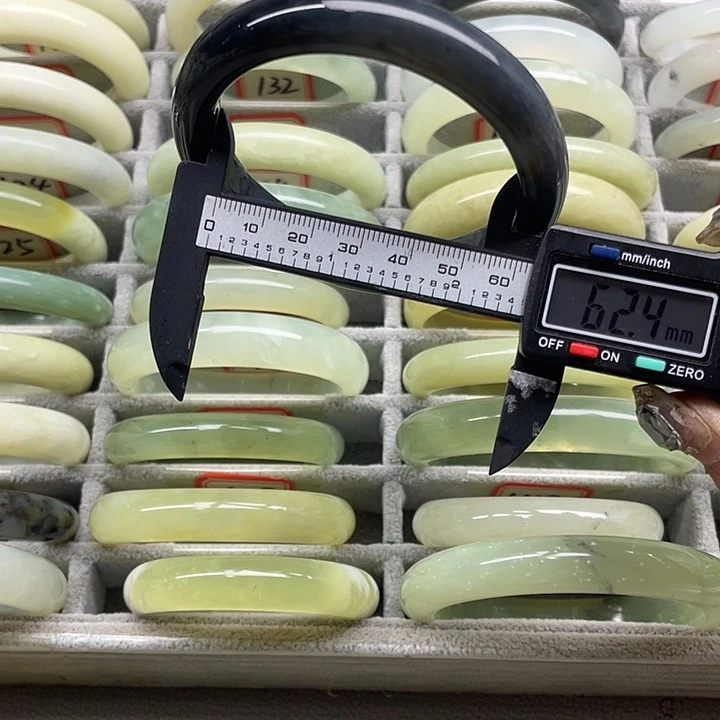 蛇纹石玉未镶嵌手镯133