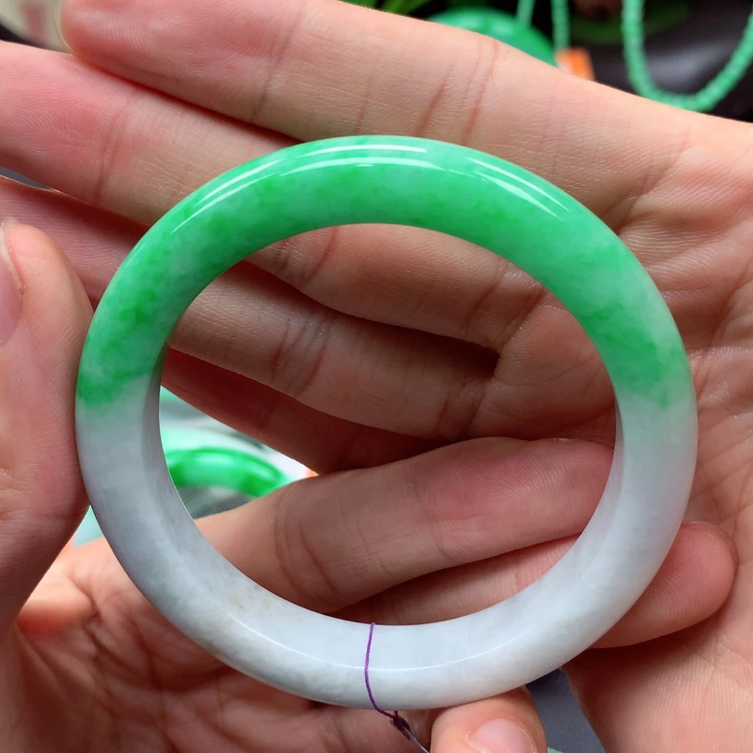 翡翠手镯未镶嵌翡翠手镯