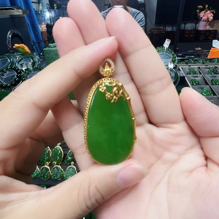 和田玉（碧玉）18K金镶嵌颈饰