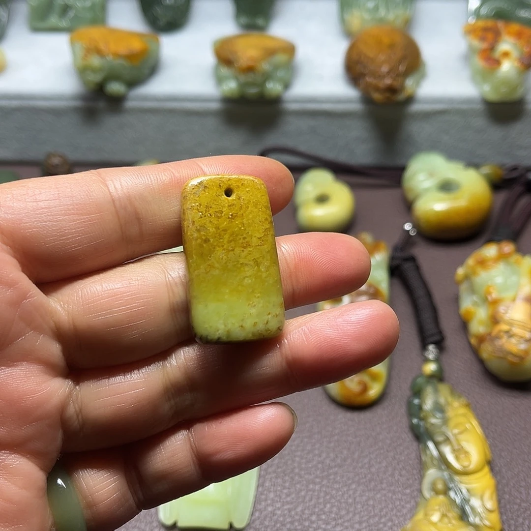 岫岩河磨玉（透闪石质玉）未镶嵌颈饰