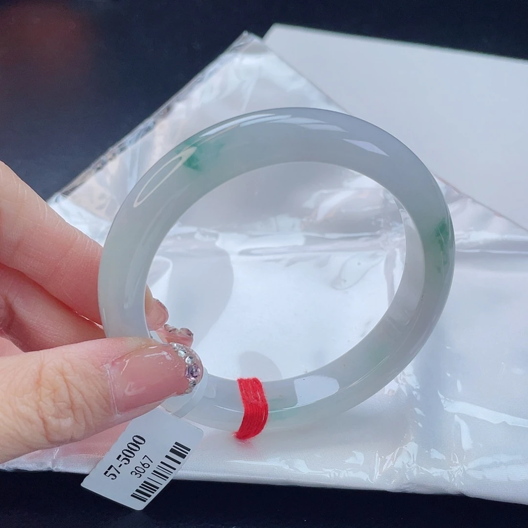 翡翠手镯未镶嵌翡翠