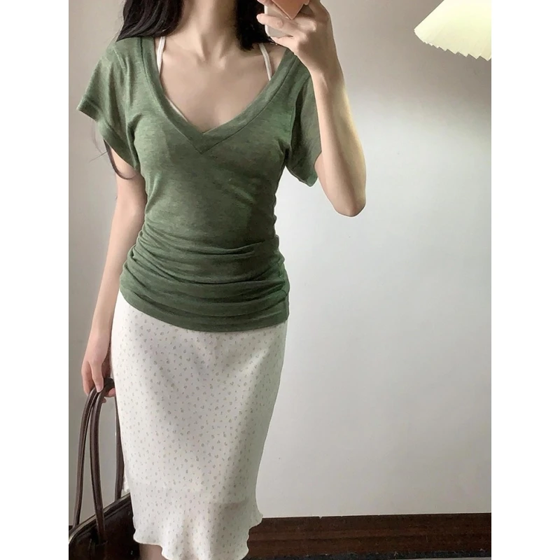 绿色基础款V领正肩短袖t恤女夏季新款修身收腰设计感小众辣妹上衣