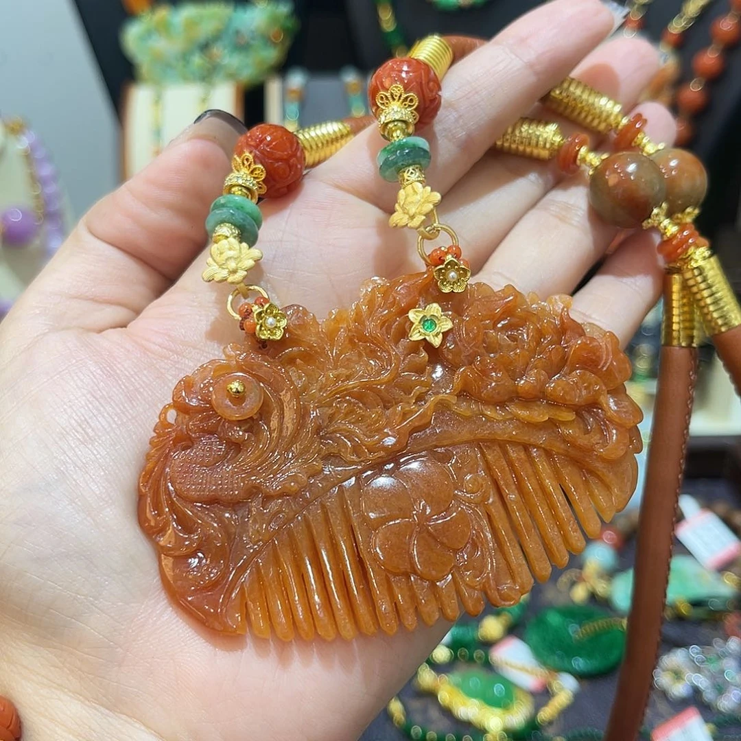 N***h翡翠未镶嵌吊坠(赠链)一梳百顺