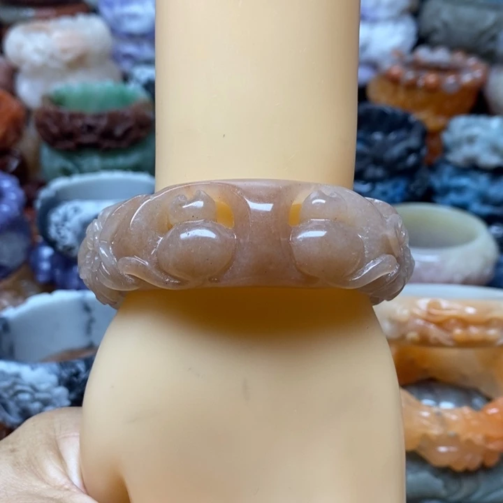 未镶嵌手镯石英质玉（佘太翠）