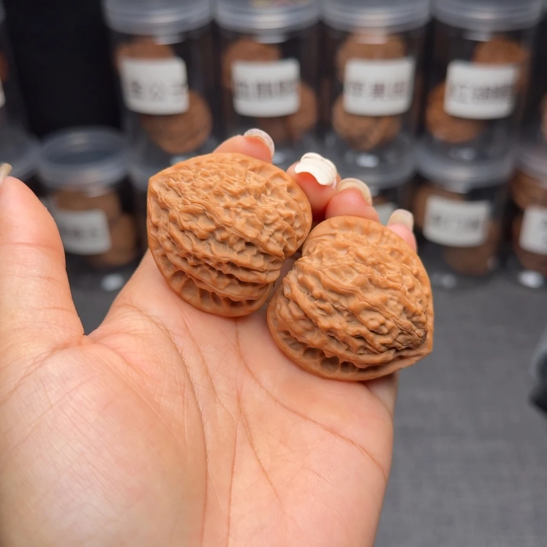 文玩核桃把件金牛