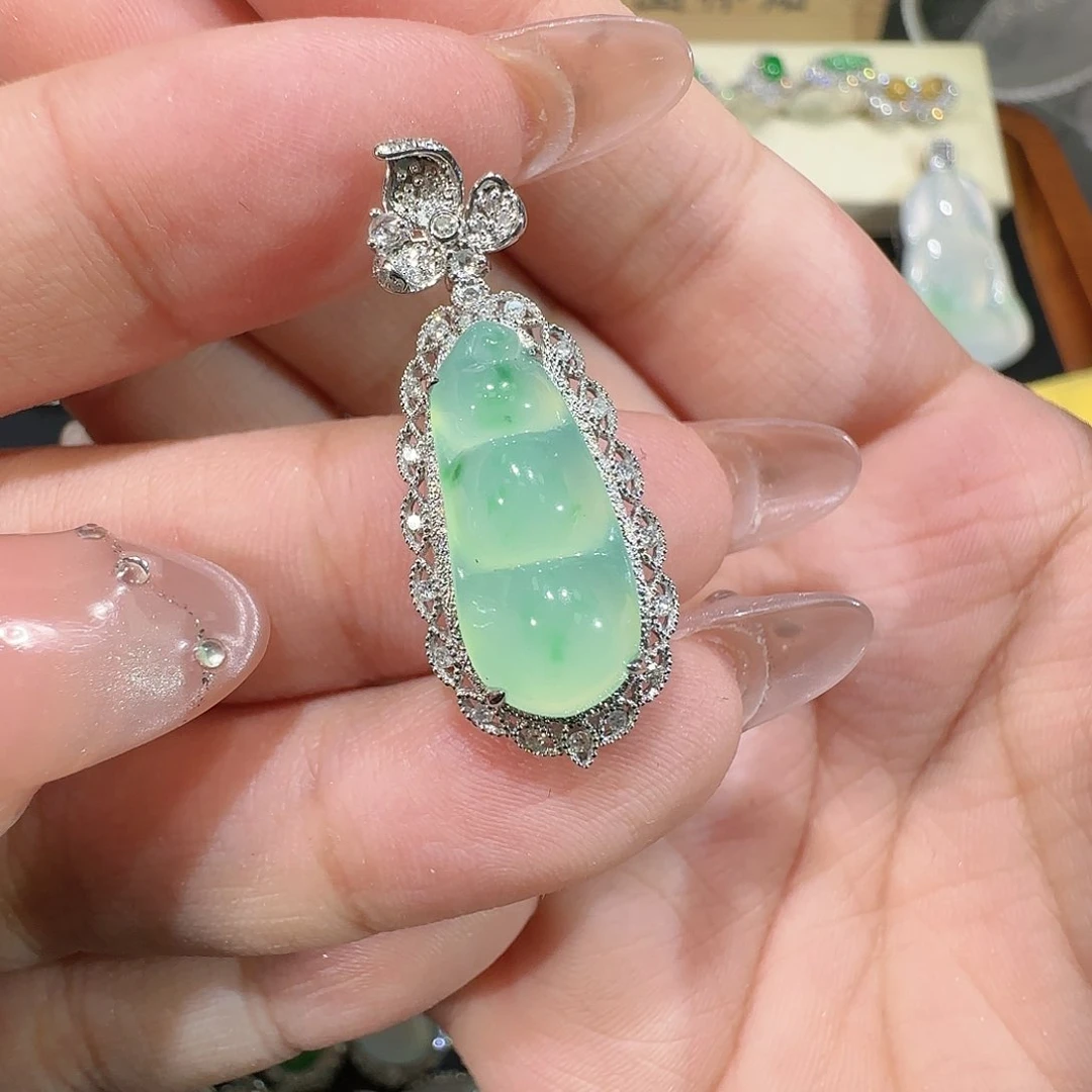 【闪购商品】颈饰18K金镶嵌翡翠