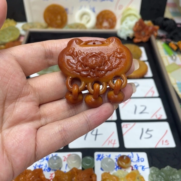 乐***宝合金蛇纹石玉颈饰