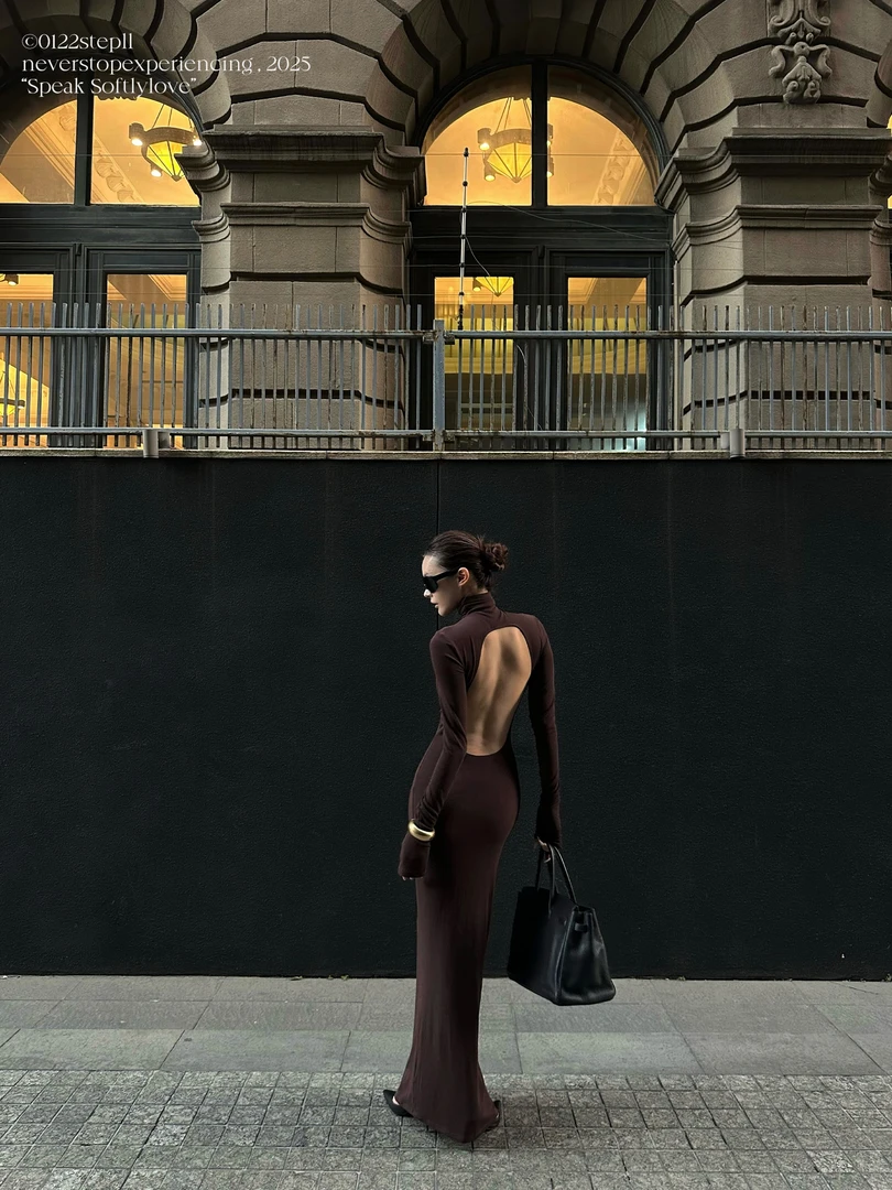 【德芙般丝滑】性感辣妹巧克力色露背连衣裙女2026新款修身显瘦长裙