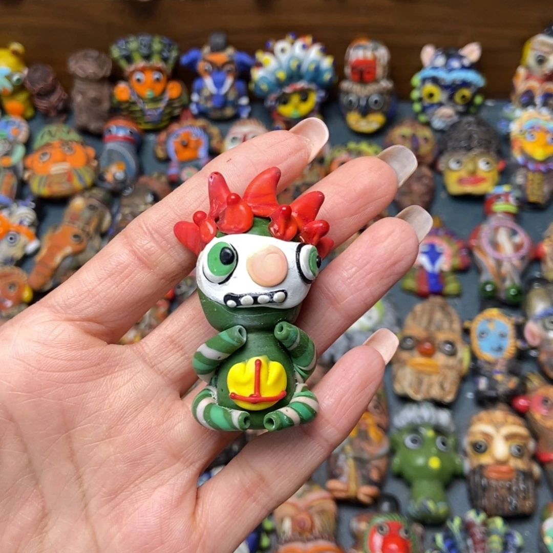 颈饰琉璃小刺头娃娃