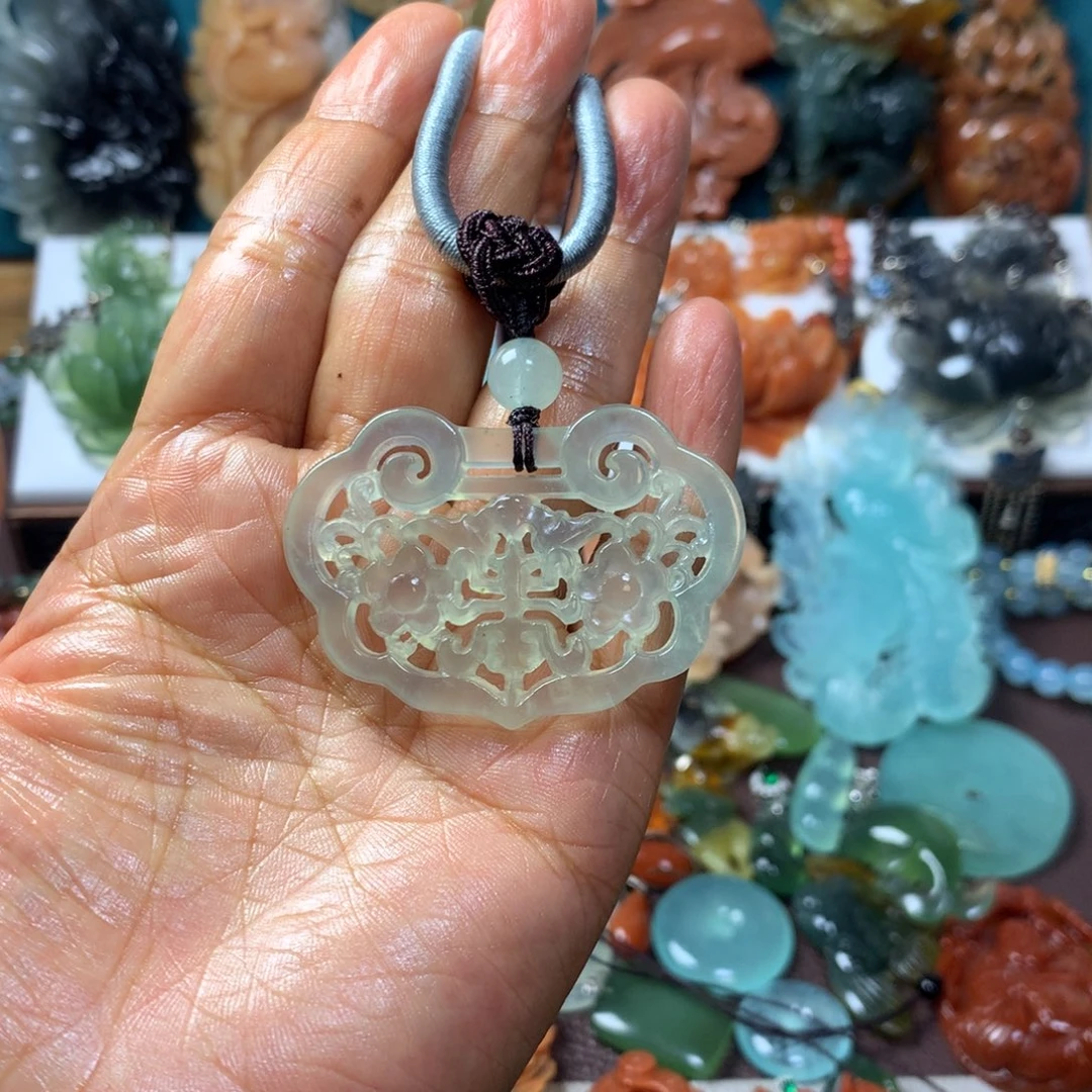 蛇纹石玉未镶嵌挂坠