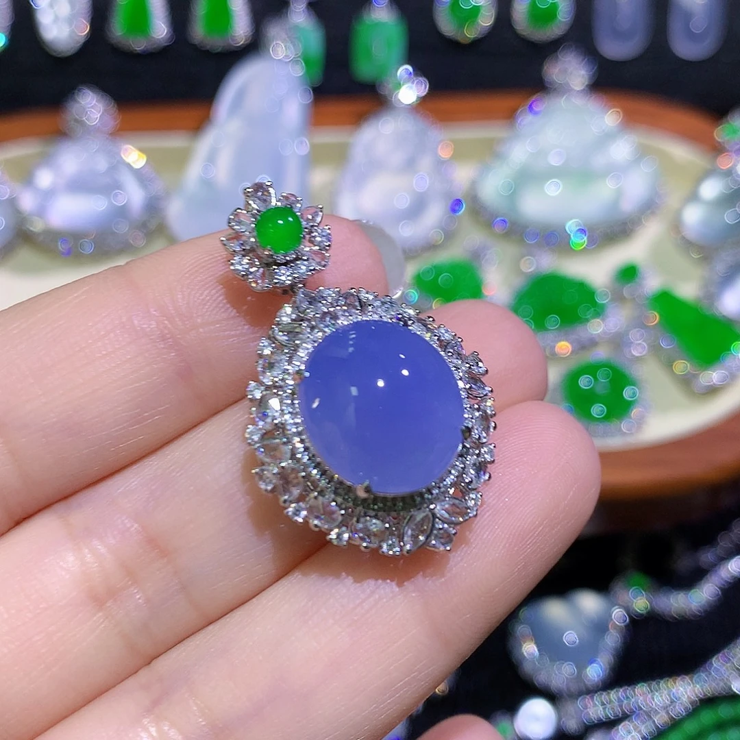 颈饰18K金镶嵌翡翠高冰紫罗兰蛋面后盖全开