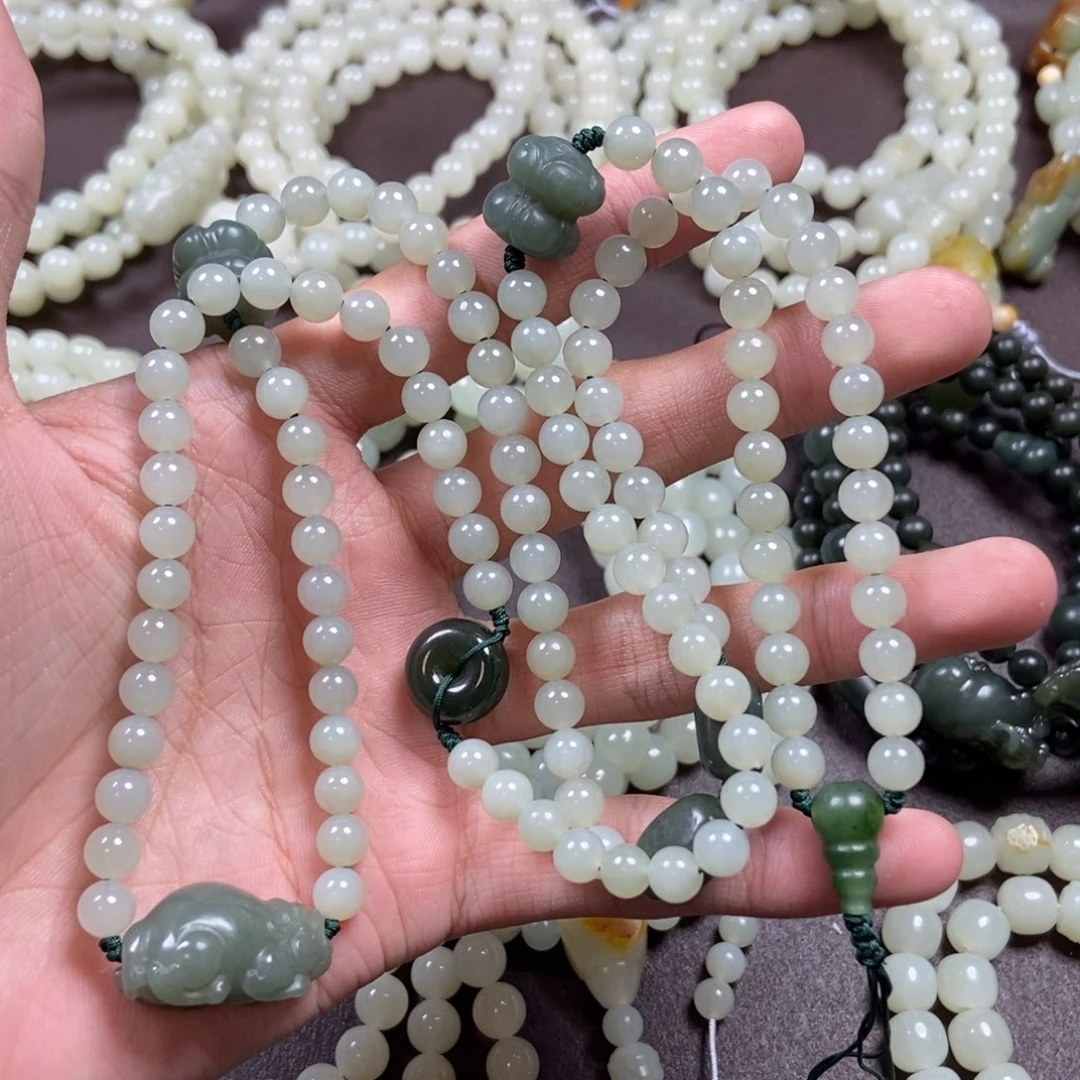 和田玉未镶嵌把件