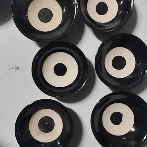 瓷片瓷片，各种摆件，均有瑕疵。沙锅！